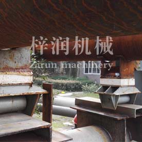 焊接隔热滚动管托